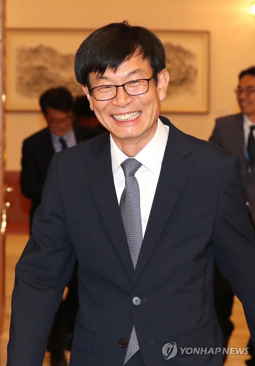 김상조 공정거래위원장 임명장 수여식 스윗한 청와대 | 인스티즈