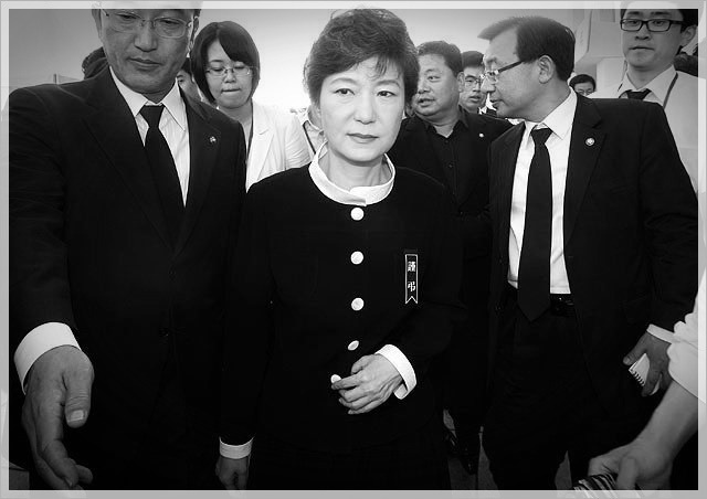 사진으로 보는 대한민국 정치 느와르 10년 (사진많음) | 인스티즈