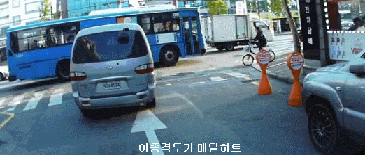 자전거 사고인데 누구잘못?.gif | 인스티즈