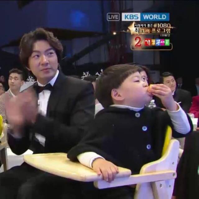 연예대상 관람하는 삼둥이의 태도.jpg | 인스티즈