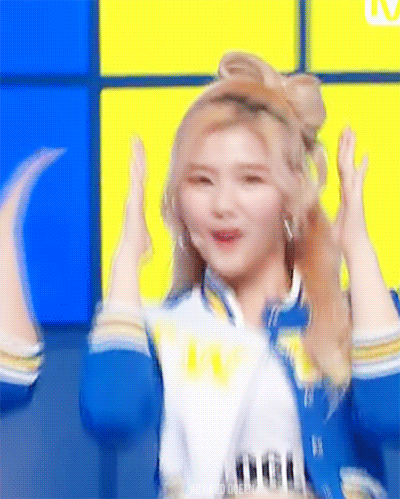 카메라 못찾는 트와이스 사나 .gif | 인스티즈