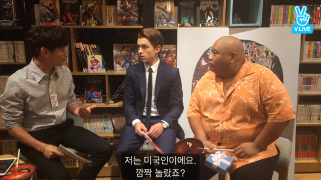 미국인에게 영어 잘한다고 칭찬하는 영국인(스파이더맨).jpg | 인스티즈