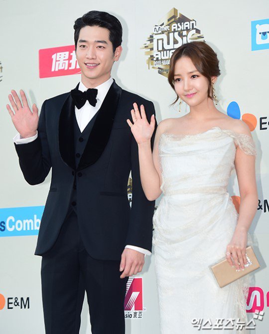 오늘자 MAMA 레드카펫 박민영.jpgif (With 서강준) | 인스티즈