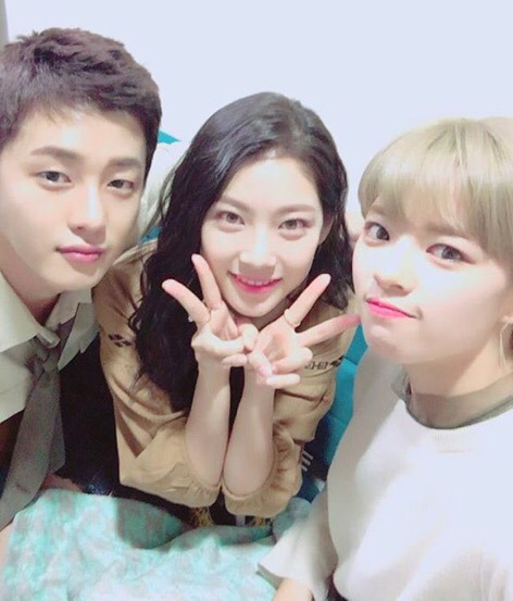 생일맞이해서 선물달라고 단체 최면거는 정연이 | 인스티즈