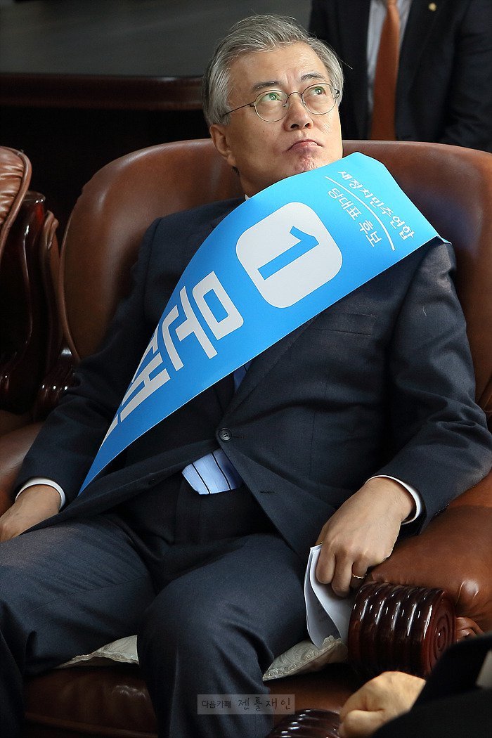 나이 들면서 얼굴의 느낌이 바뀌는듯한 문재인.jpg | 인스티즈