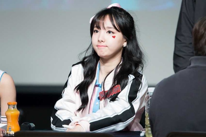 입꾹꾹 나연 | 인스티즈