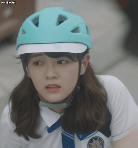 교복입은 김세정 ㄷㄷㄷㄷ.gif | 인스티즈
