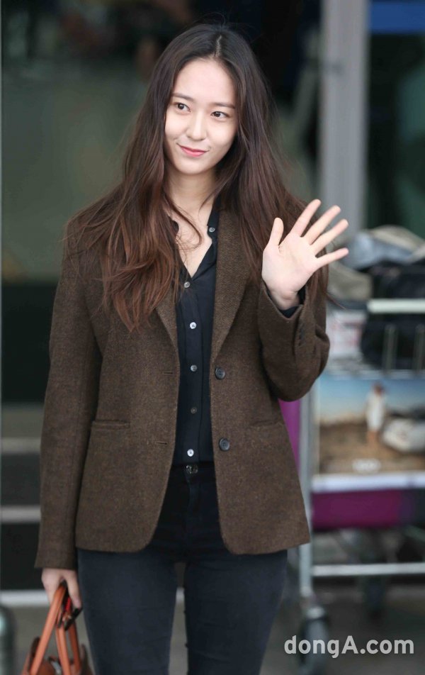 오늘자 같은곳 출국하는 수지 크리스탈.jpg | 인스티즈