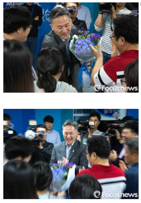 축하 꽃다발 받는 더불어민주당 표창원님 | 인스티즈