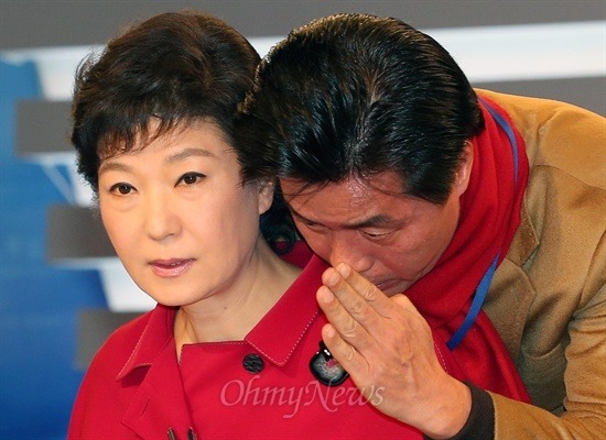 분명히 박근혜 옆에 환관내시들이 조작 중입니다 | 인스티즈