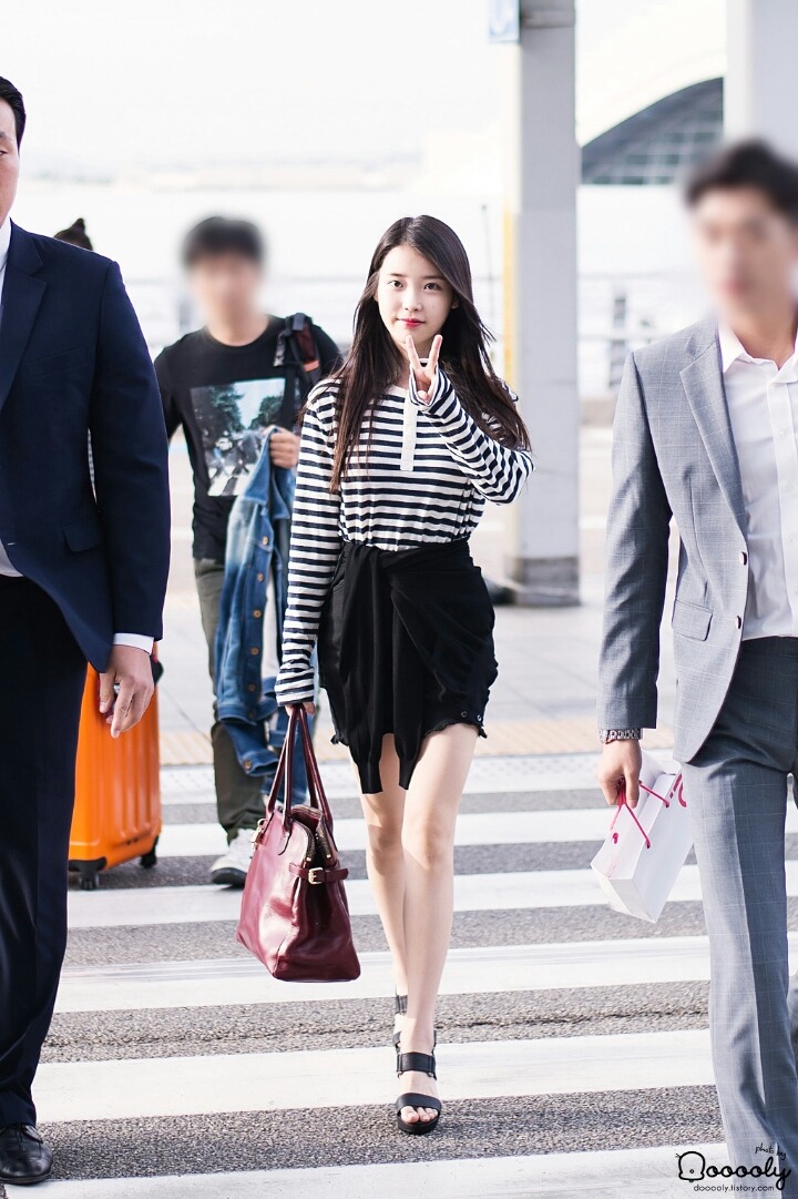 단가라 정석으로 코디한 아이유.jpg | 인스티즈