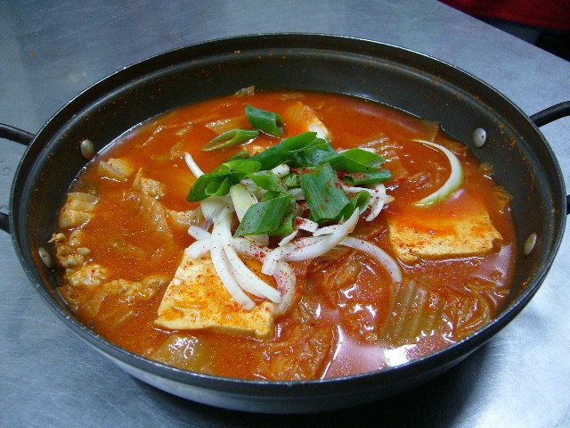 월수금 통돼지 김치찌개 이미지