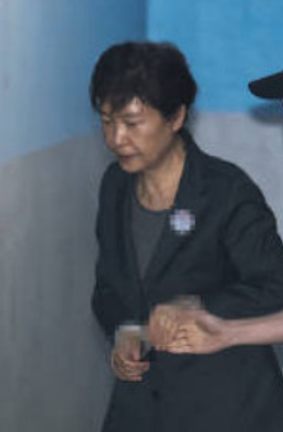 법원 향하는 박근혜 | 인스티즈