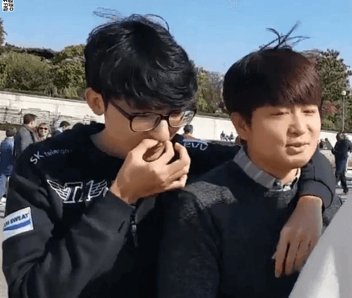 SKT1 이지훈 인성 (사진.GIF) | 인스티즈