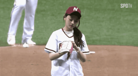오늘 넥센 이수민 시구.gif | 인스티즈