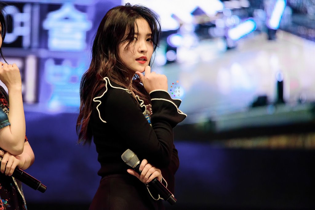 역장님이 취임 기념 취향 저격 레드벨벳.jpgif | 인스티즈