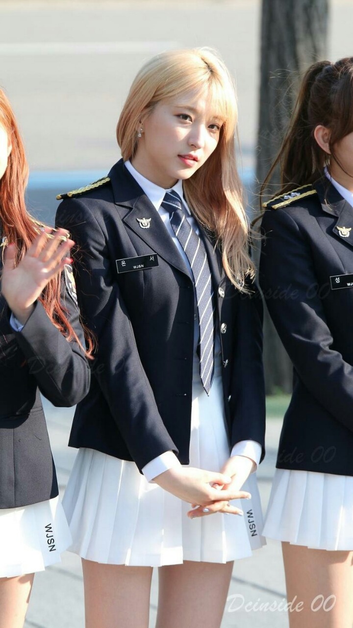 어제자 경찰제복 우주소녀 | 인스티즈