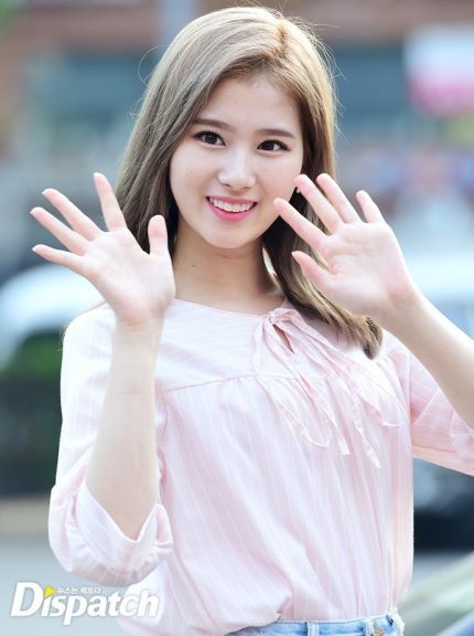 오늘자 트와이스 뮤직뱅크 리허설 출근길 | 인스티즈
