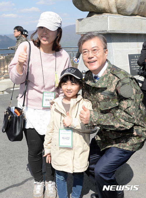 화력격멸훈련 참관하는 문재인 | 인스티즈