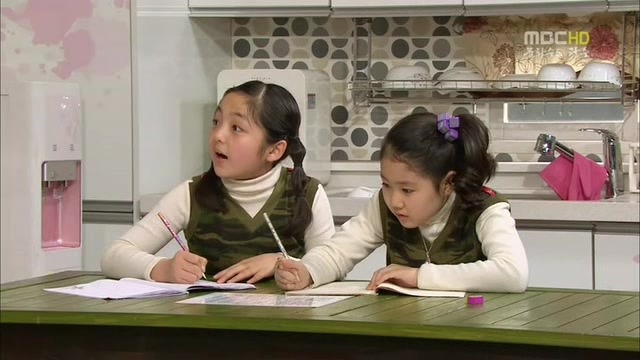 [지붕킥] 한옥집에 입대(?)한 해리와 신애 | 인스티즈