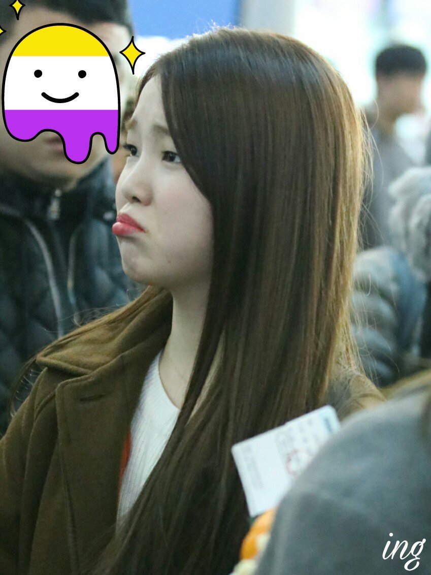 오늘자 오마이걸 인천공항 일본 출국 사진.JPG | 인스티즈