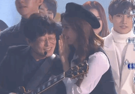 부끄러워하는 서현.gif | 인스티즈