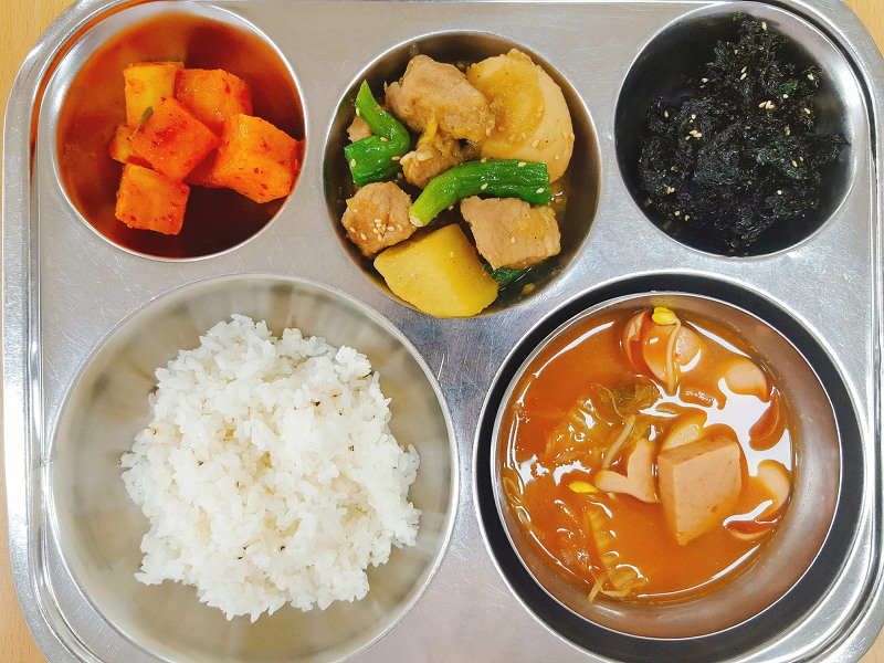 나름 현실적인 학교 급식.jpg | 인스티즈