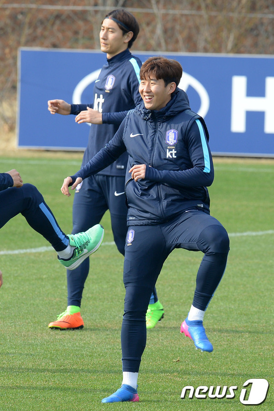 오늘자 굳은 표정으로 회복 훈련하는 축구대표팀 | 인스티즈
