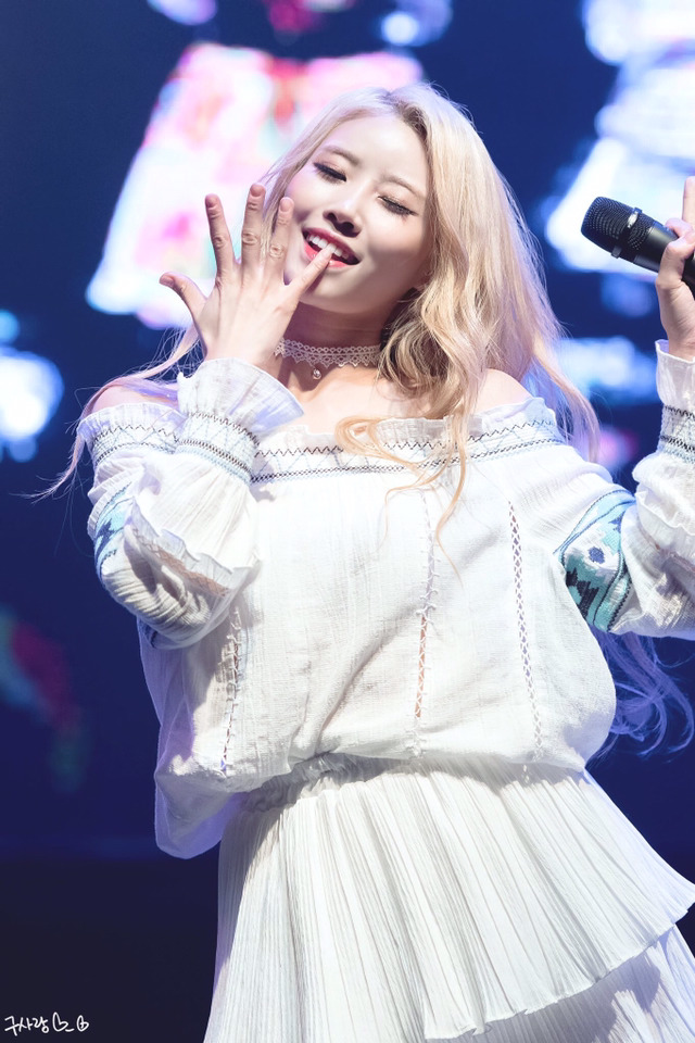 [러블리즈] 은행 가는 길에 미주 | 인스티즈