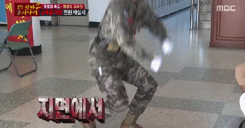 다시 복습하는 해병대 앉아.gif | 인스티즈