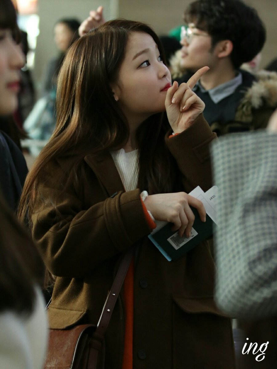 오늘자 오마이걸 인천공항 일본 출국 사진.JPG | 인스티즈