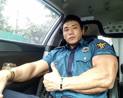 대한민국의 치안을 담당해주시는 몸짱 경찰관 박성용 경사님.JPG | 인스티즈