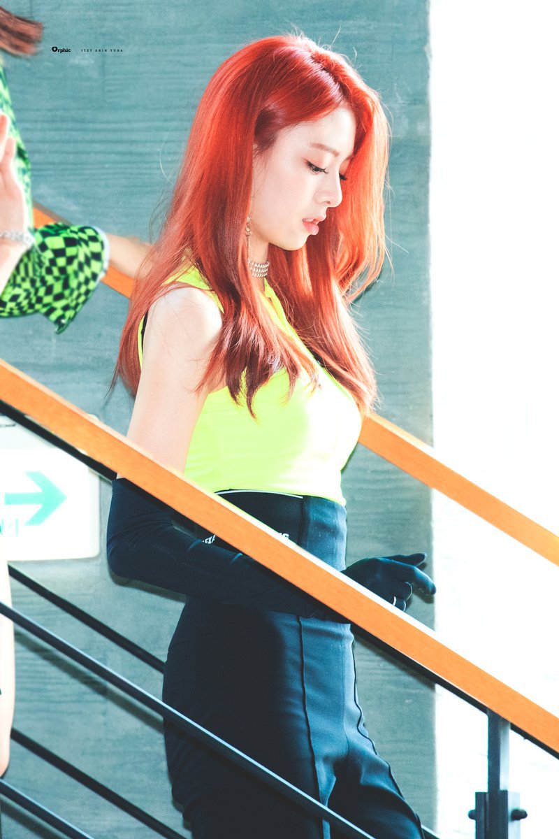 빨간머리가 잘어울리는 ITZY 유나.jpgif | 인스티즈