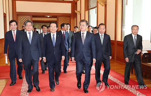 문재인 대통령님과 5부 인사 오찬.jpg | 인스티즈