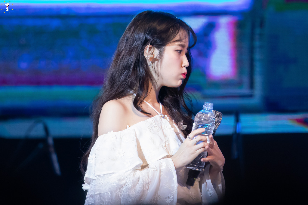 190517 아이유 dlwlrma - 금요일에 만나요 + 삐삐 + 봄 사랑 벚꽃 말고 + 너의 의미 + 좋은 날+ 레옹 + 팔레트 + 밤편지 연세대 아카라카 | 인스티즈