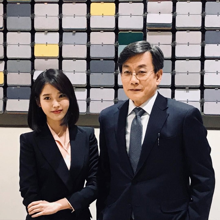 손석희 : 밖에 아이유씨가 기다리고 있습니다 | 인스티즈