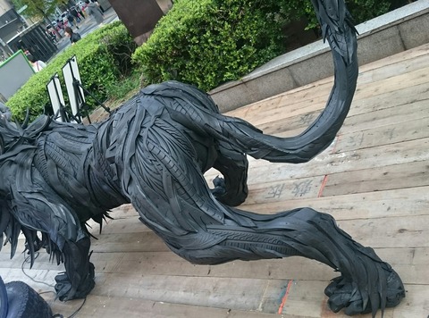 타이어로 만든 사자 | 인스티즈