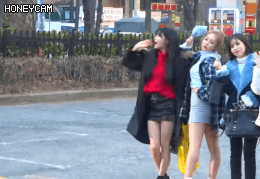음방 출근길에서 기자들 피곤하게 만드는 여자 아이돌.gif | 인스티즈