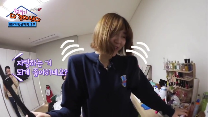 팬들에게 받은 선물 자랑하는 일일MC.jpg | 인스티즈