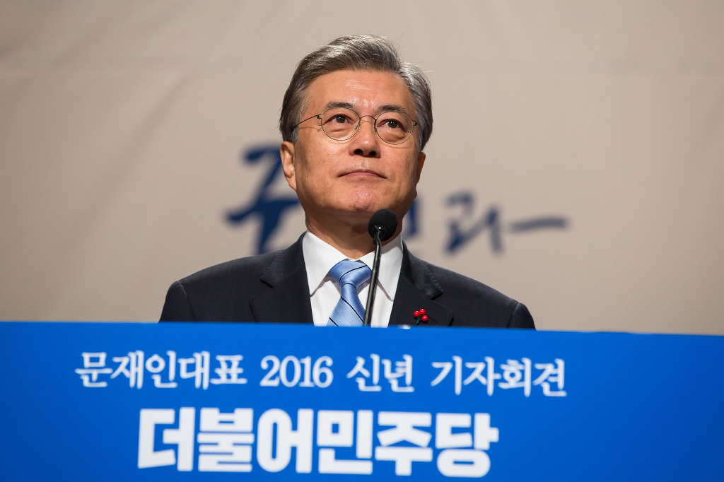 나이 들면서 얼굴의 느낌이 바뀐듯한 문재인 대통령.jpg (데이터주의) | 인스티즈