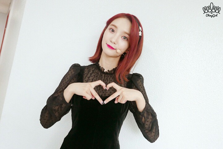 오마이걸 불꽃놀이 비하인드 사진 | 인스티즈