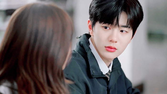 기억해..? 복도에서 떠들다.. 같이 혼나던 우리 둘... 기억 조작이 따로 없는 하이틴 웹드 | 인스티즈