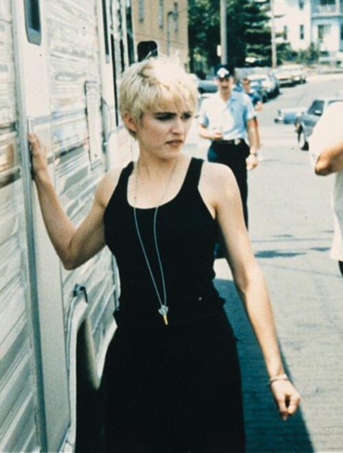 "여성인권운동가"로 더유명한데 한국에서는 섹스심볼스타인 팝가수 2탄 | 인스티즈