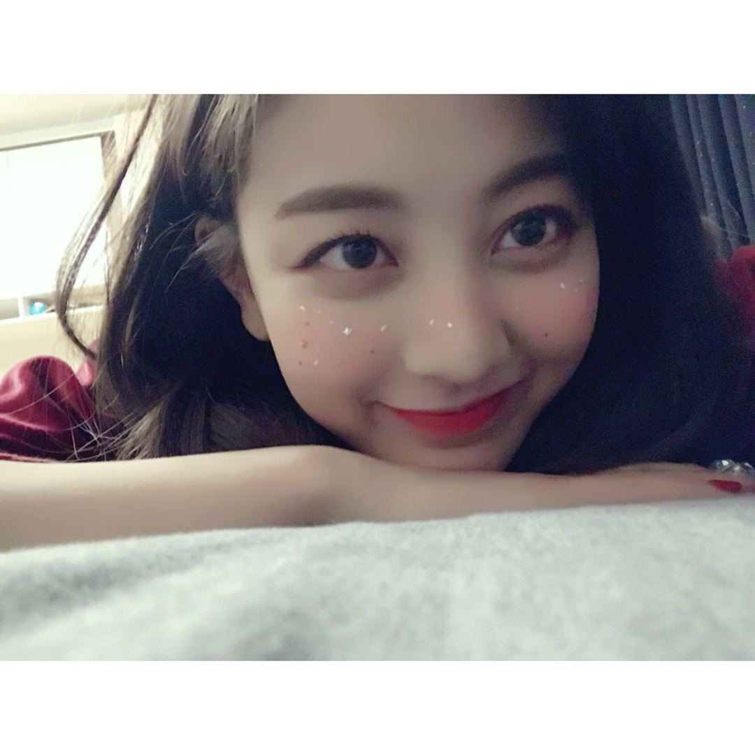 오늘 폭풍업로드한 트와이스 지효인스타그램.jpg | 인스티즈