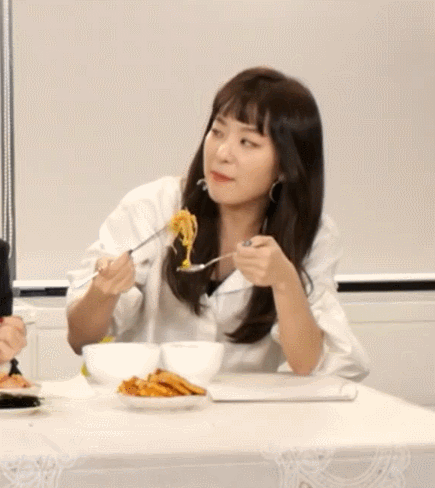 브이앱 방송에서 엄청 잘먹는 슬기.gif | 인스티즈