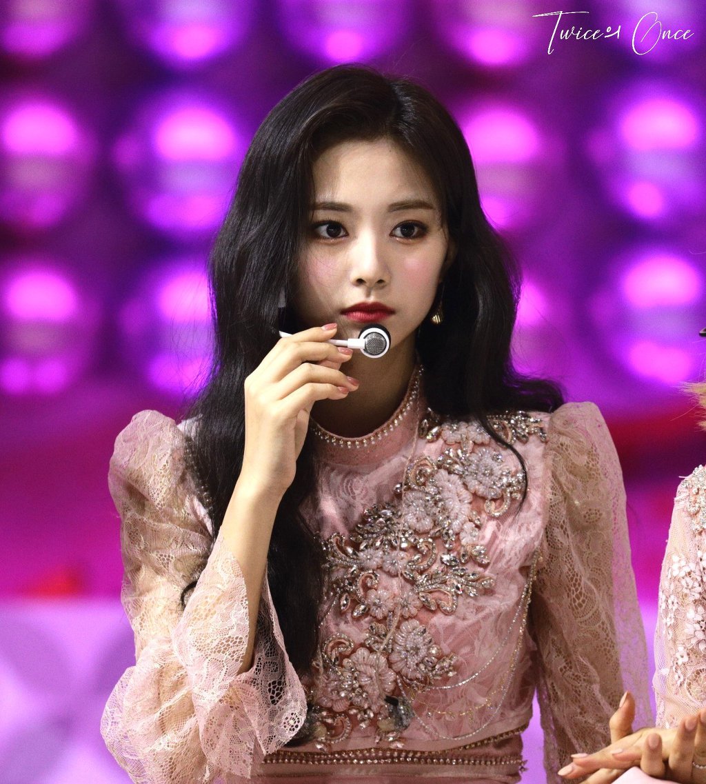 어제 골든디스크어워즈 트와이스 쯔위의 미모ㄷㄷㄷ.jpgif | 인스티즈