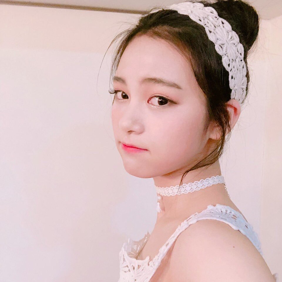 알고보니 너무 어려서 당황스러운 신인 여자아이돌.jpg | 인스티즈