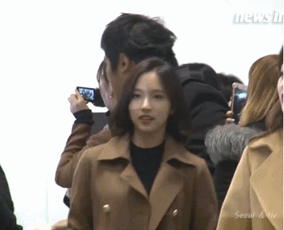 171128 일본으로 출국하는 트와이스 gif | 인스티즈