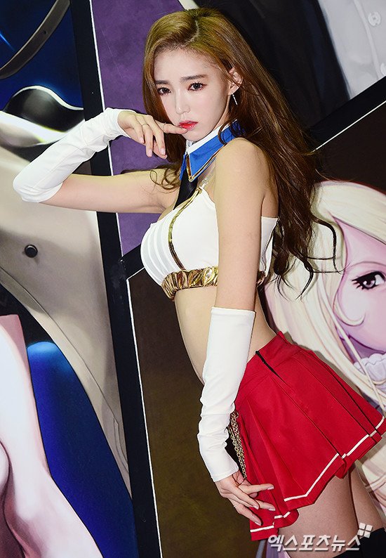 레이싱모델 김보라 "아 덥다" | 인스티즈