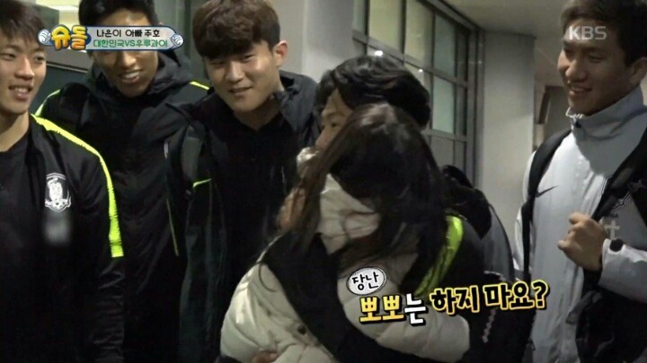 아빠랑 헤어지는게 슬퍼서 우는 나은이 | 인스티즈